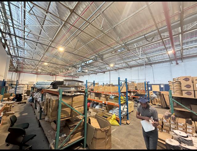 999M² WAREHOUSE TO LET IN BLACKHEATH INDUSTRIAL